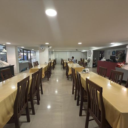 Regent Ngamwongwan Hotel Nonthaburi Esterno foto