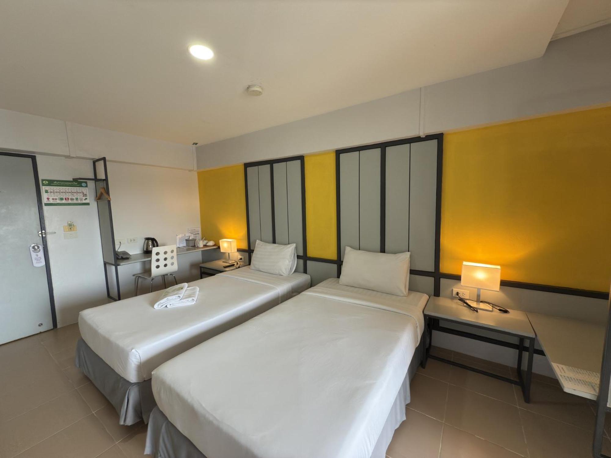 Regent Ngamwongwan Hotel Nonthaburi Esterno foto