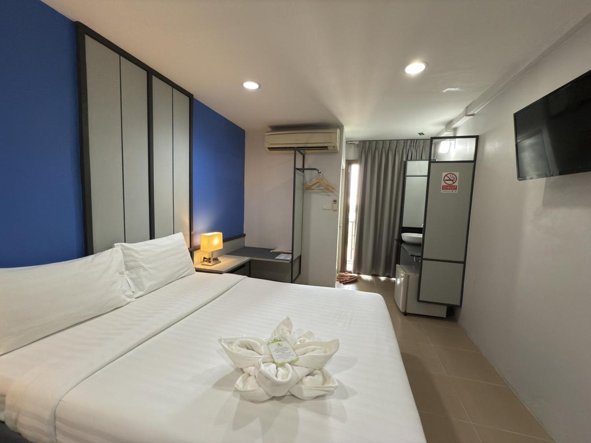 Regent Ngamwongwan Hotel Nonthaburi Esterno foto