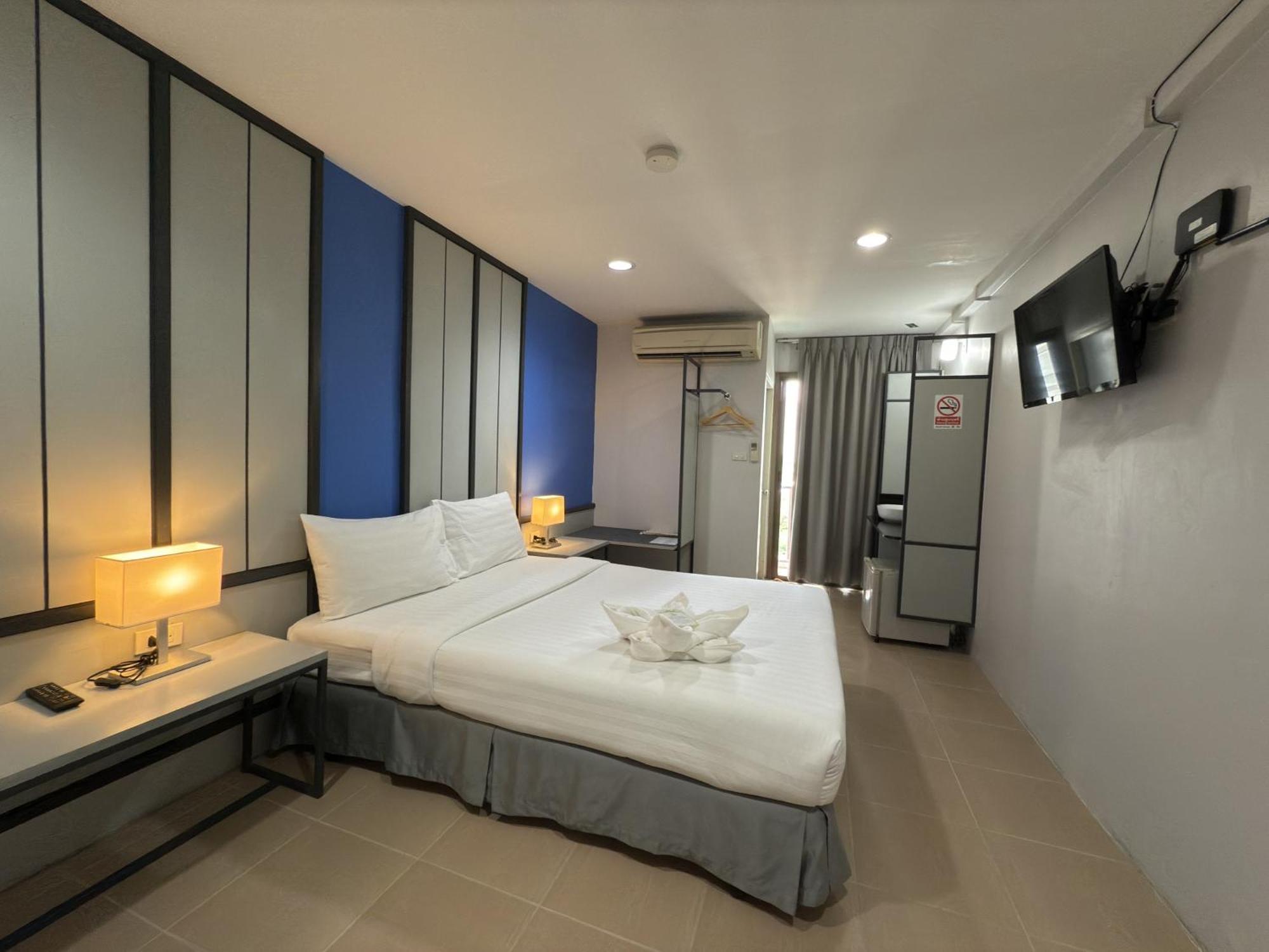 Regent Ngamwongwan Hotel Nonthaburi Esterno foto