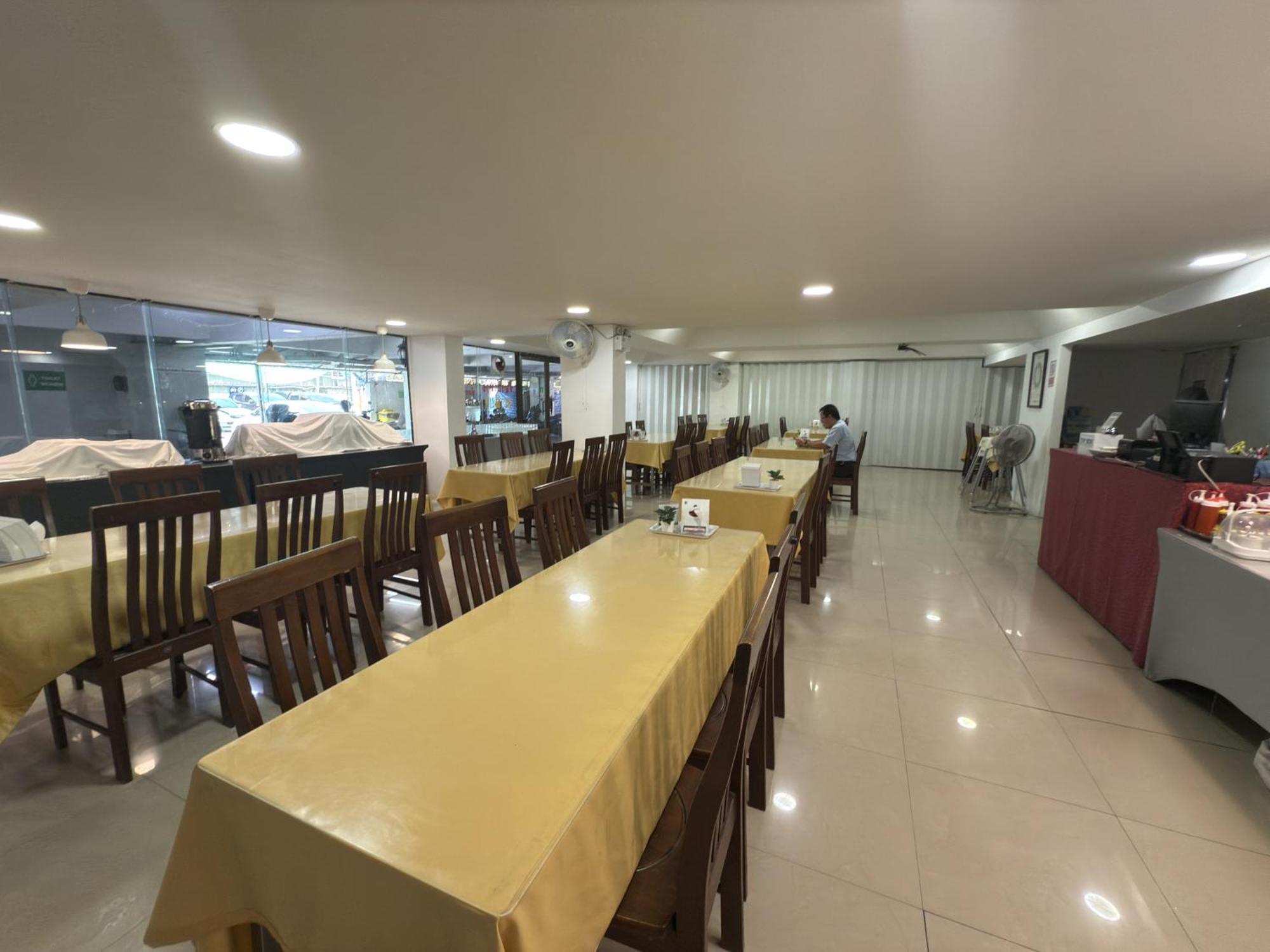 Regent Ngamwongwan Hotel Nonthaburi Esterno foto