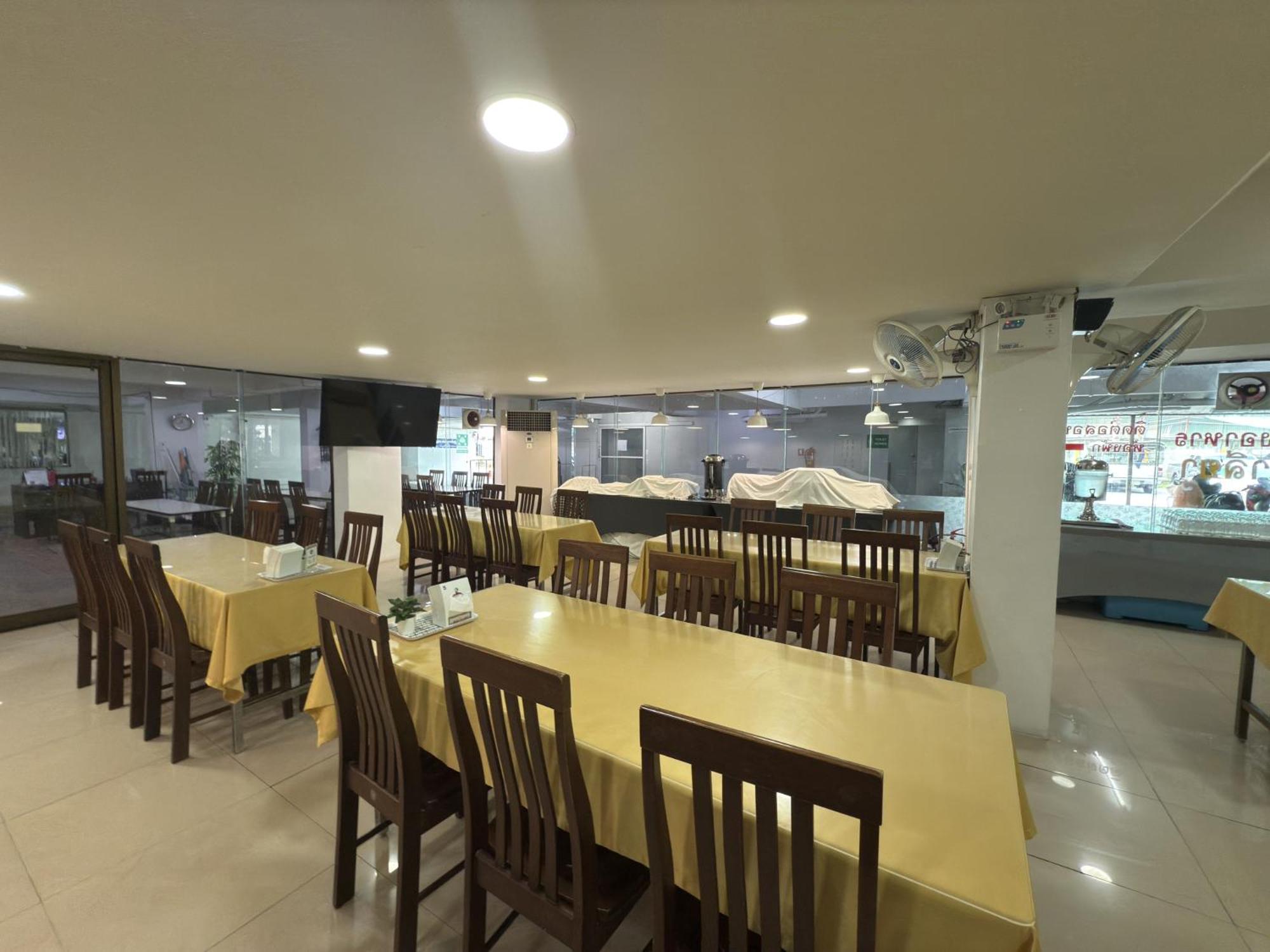 Regent Ngamwongwan Hotel Nonthaburi Esterno foto